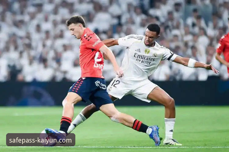 皇马球星阿诺德训练场外小插曲：一次关于规则与热情的生动解读